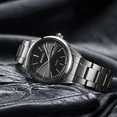 精工（SEIKO）手表 商务腕表黑盘钢带太阳能光能表男表SNE527P1 生日礼物s399