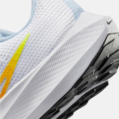 耐克（NIKE）女子公路跑步鞋 PEGASUS 40s477