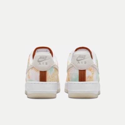 耐克（NIKE）女子空军一号运动鞋 AIR FORCE 1 ’07 LX AF1 FJ7739-101s477