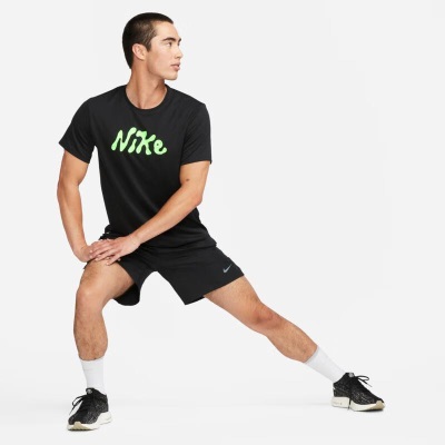耐克（NIKE）男子防晒速干跑步短袖上衣 DRI-FIT UV STUDIO ’72 MILERs477