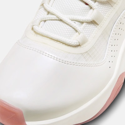 耐克（NIKE）AIR JORDAN 11 CMFT LOW 女子运动鞋s477