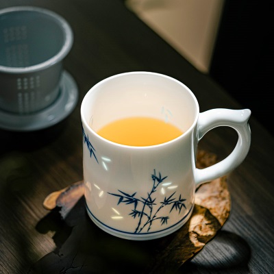 景德镇茶杯高档陶瓷家用办公会客泡茶杯茶水分离大容量带盖老板杯