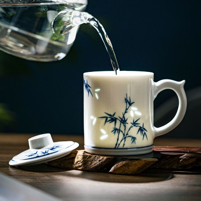 景德镇茶杯高档陶瓷家用办公会客泡茶杯茶水分离大容量带盖老板杯
