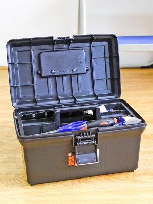 爱丽思五金工具箱家用手提式收纳盒大号工业车载电工美术工具箱子s512